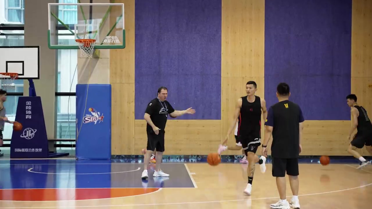 mk体育在线官网💪福建男篮开启夏训！陈林坚、黎伊扬出镜